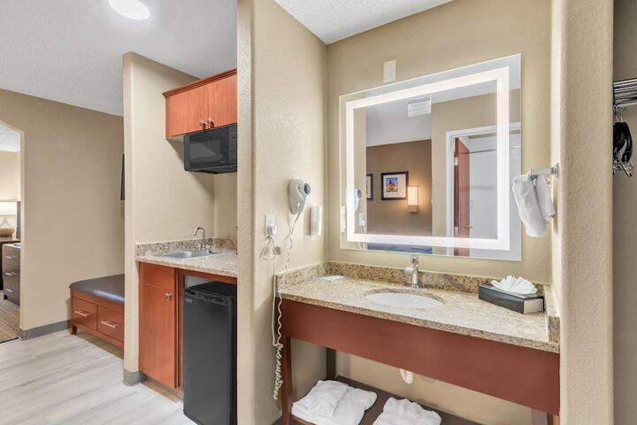 Comfort Suites Lakewood - Denver
