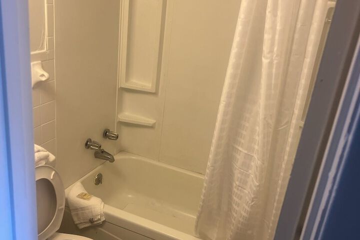 Room 3 of 10