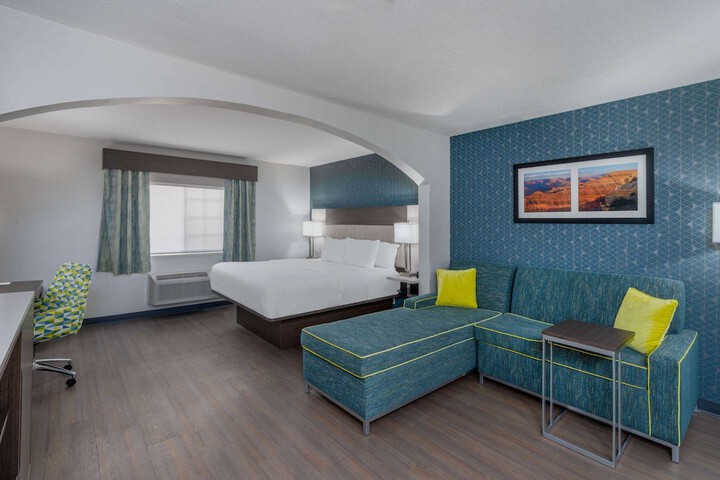 Room 18 of 32