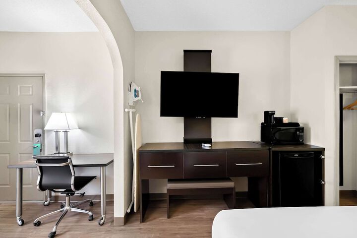 Room 52 of 69