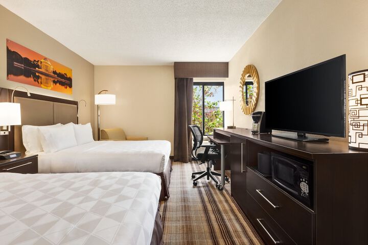 Holiday Inn Washington-Dulles International Airport by IHG
