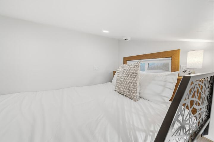 Basecamp Lodge