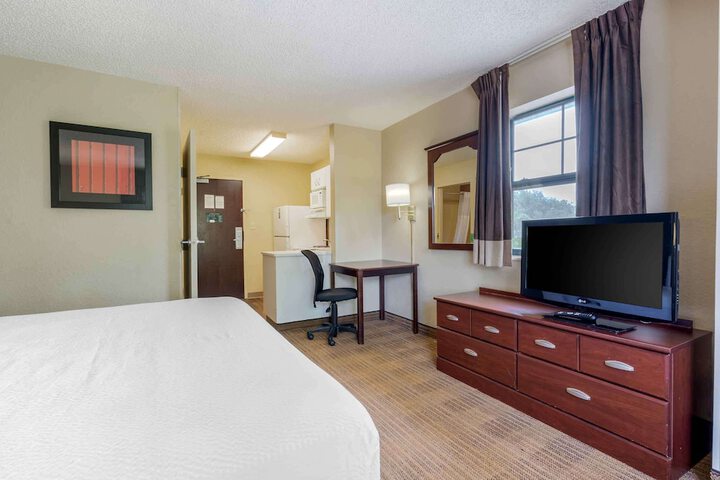 Room 8 of 28
