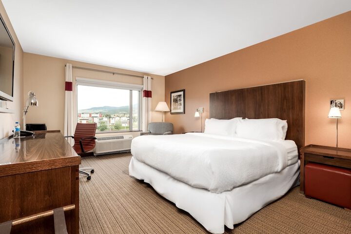 Room 26 of 136