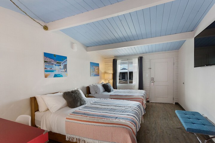 Hotel McCoy Tucson - Art Coffee, Beer, Wine