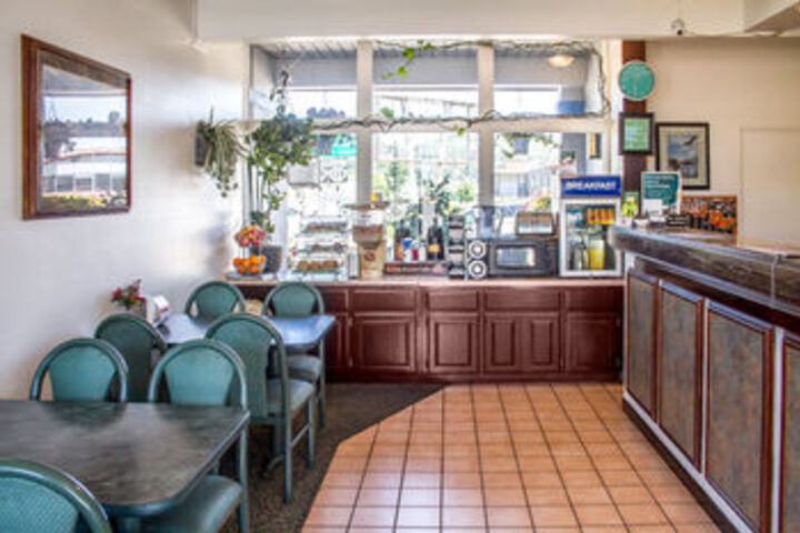 Rodeway Inn & Suites