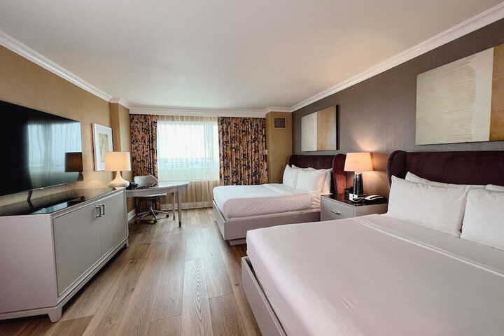 Room 11 of 32