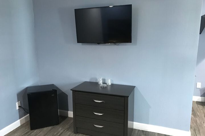 Room 10 of 14
