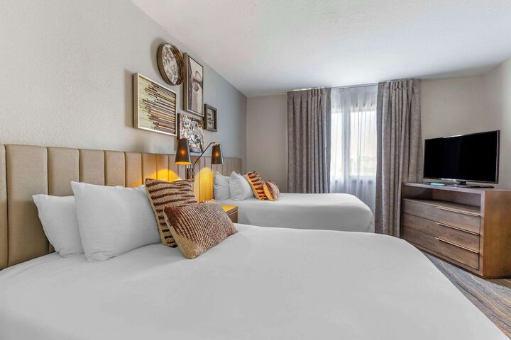 Room 32 of 46