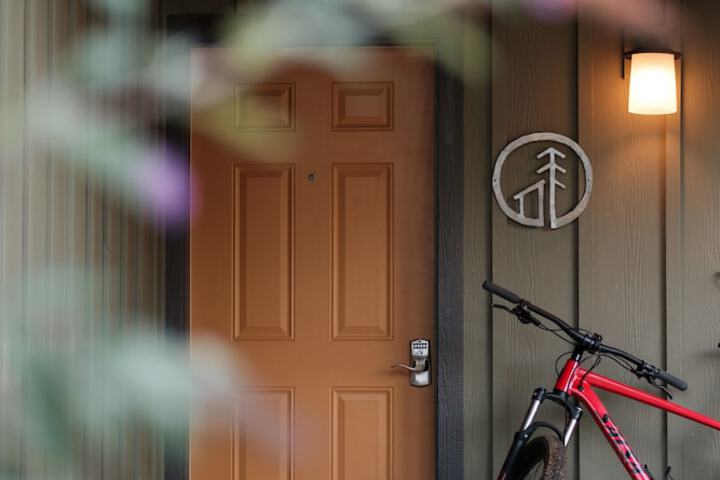Pilot Cove Forest Lodging