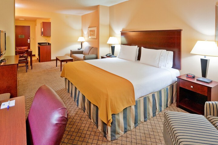 Holiday Inn Express & Suites Millington by IHG