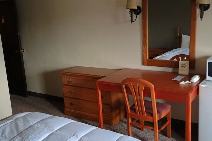 Room 15 of 28