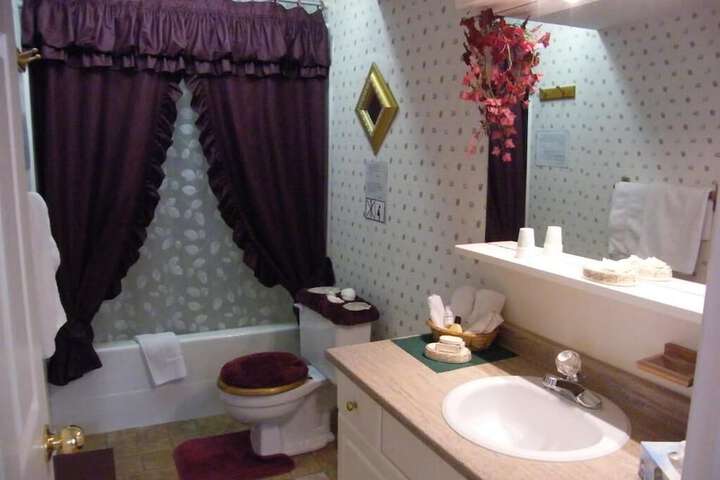 Silvern Lake Trail Bed & Breakfast