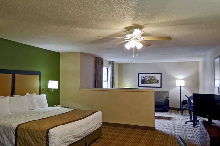 Room 21 of 27