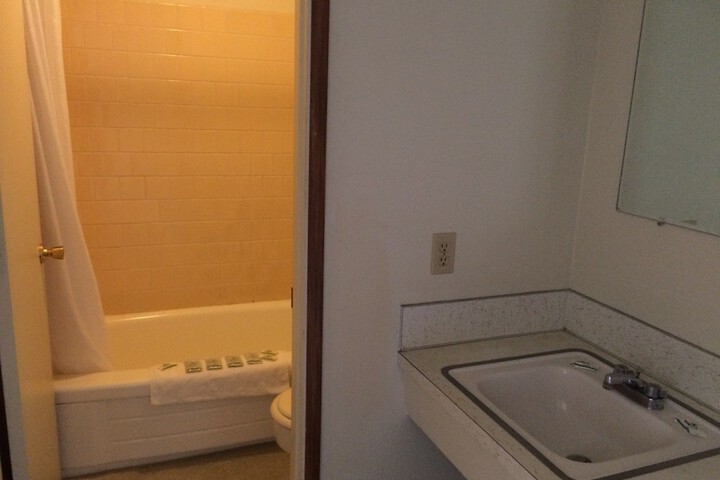 Room 34 of 43