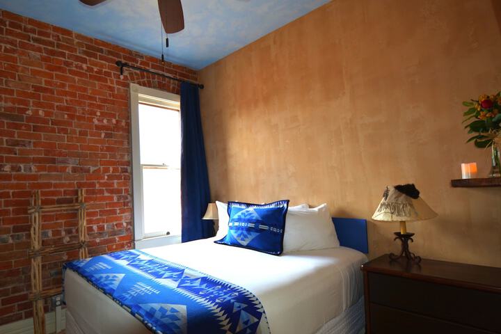 Room 32 of 47