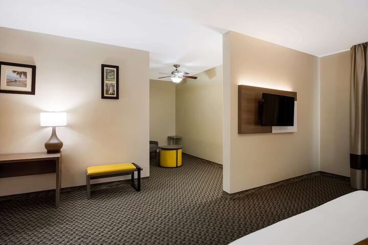 Room 35 of 48