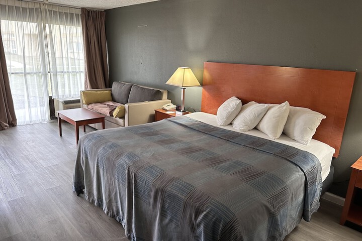 Room 8 of 37