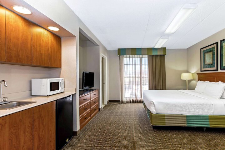 Room 11 of 25
