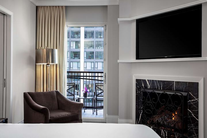 Room 72 of 213