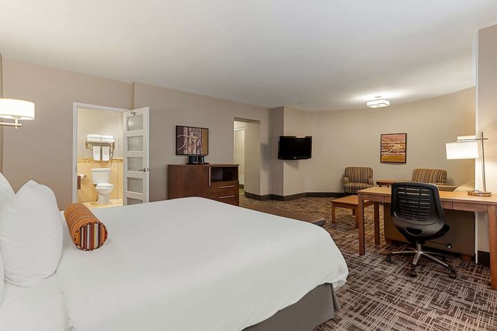 Room 33 of 60