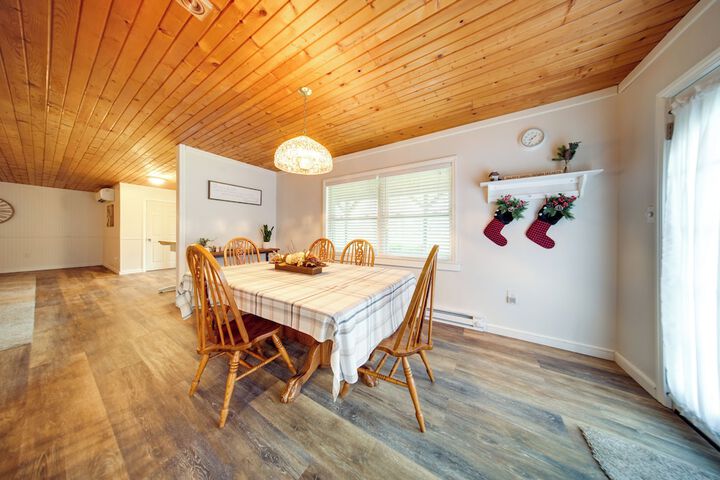 North Jackson Vacation Rental w / Wraparound Deck!