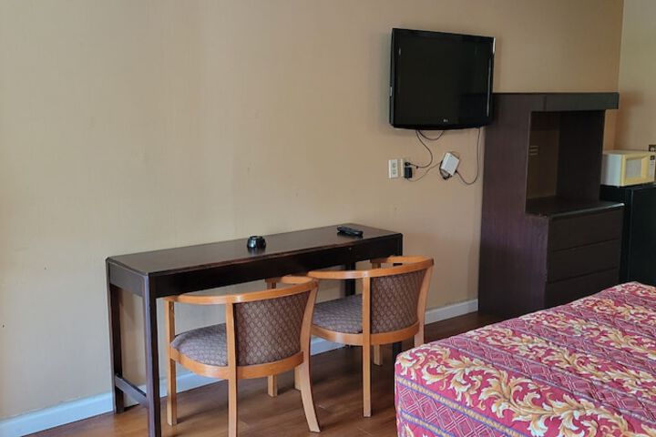 Room 13 of 32