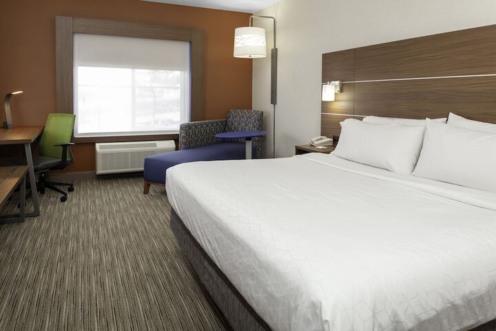Room 32 of 41