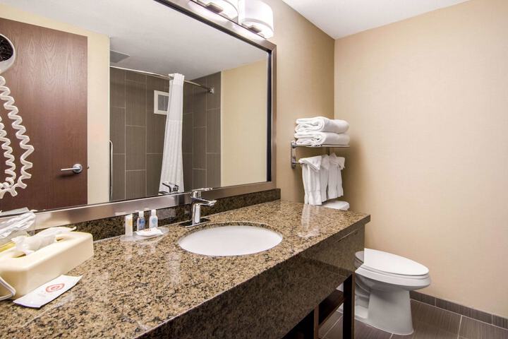 Comfort Inn & Suites Medicine Hat
