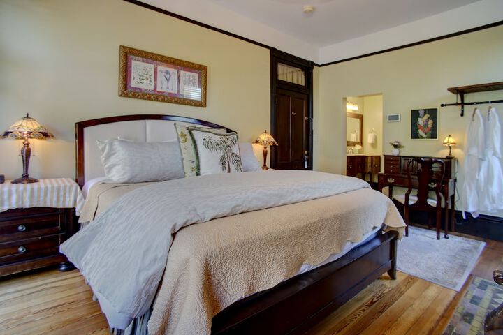 Room 42 of 61