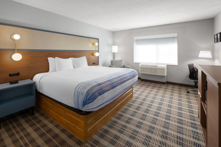 AmericInn by Wyndham Douglas / Saugatuck