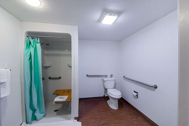 Room 33 of 46