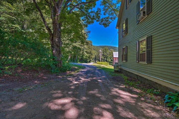 Charlemont Retreat on Chickley River w / EV Charger