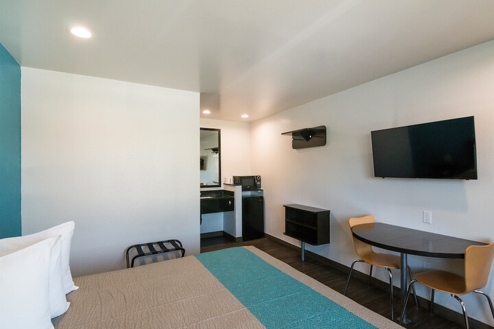 Room 27 of 35