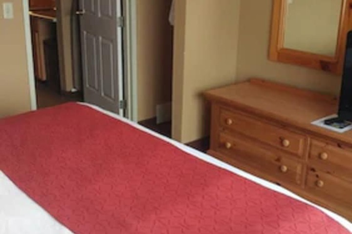 Country Inn & Suites by Radisson Waterloo, IA