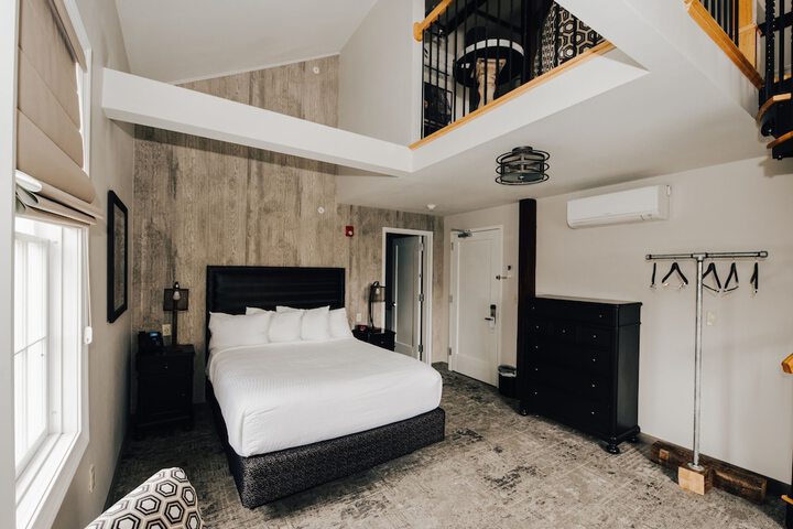 Room 27 of 32