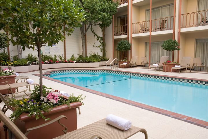 Pool 10 of 30