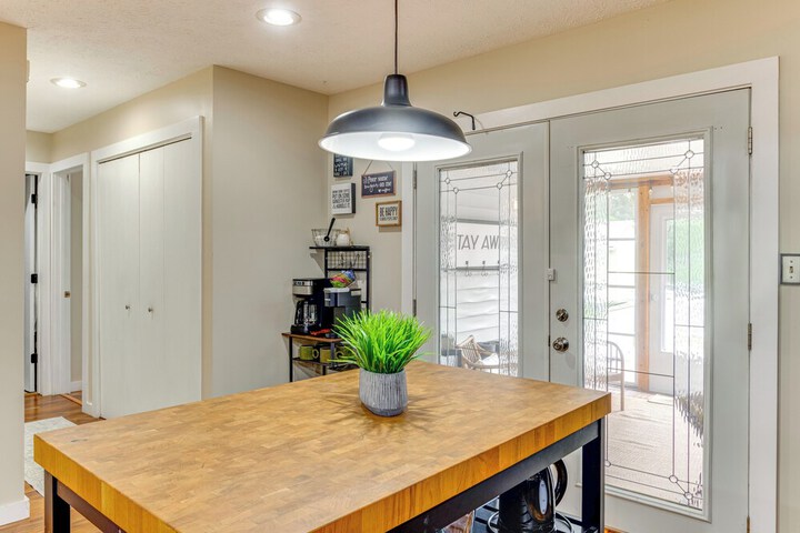 14 Mi to Dtwn Indy: Family Gem w / Yard