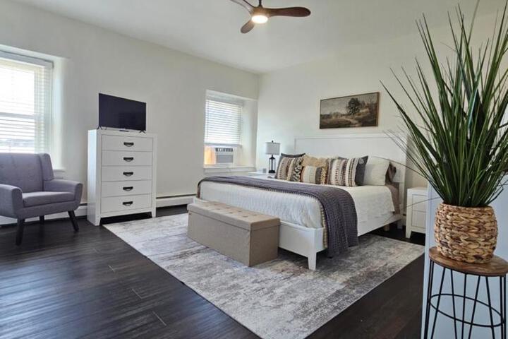 Cozy & Modern 3-Bed Retreat - 8 Mins to Bridge St