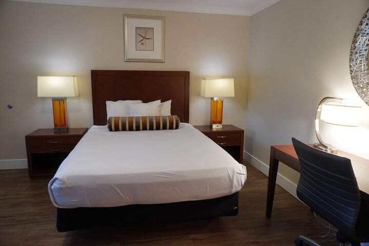 Room 6 of 32