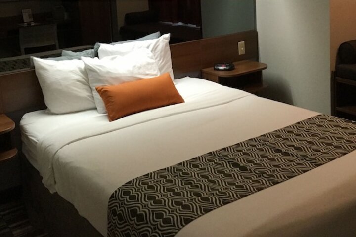 Room 13 of 21