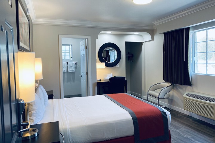 Room 5 of 18