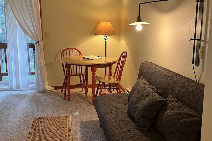 Room 52 of 210