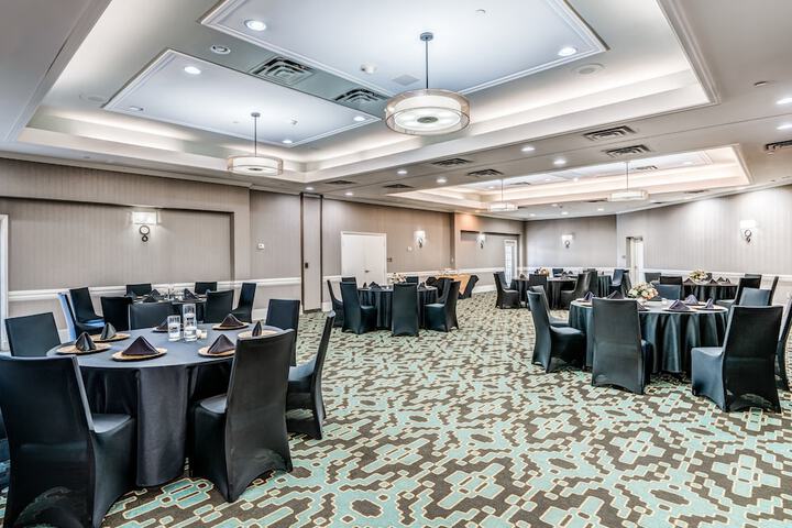 Ballroom/Hall 94 of 100