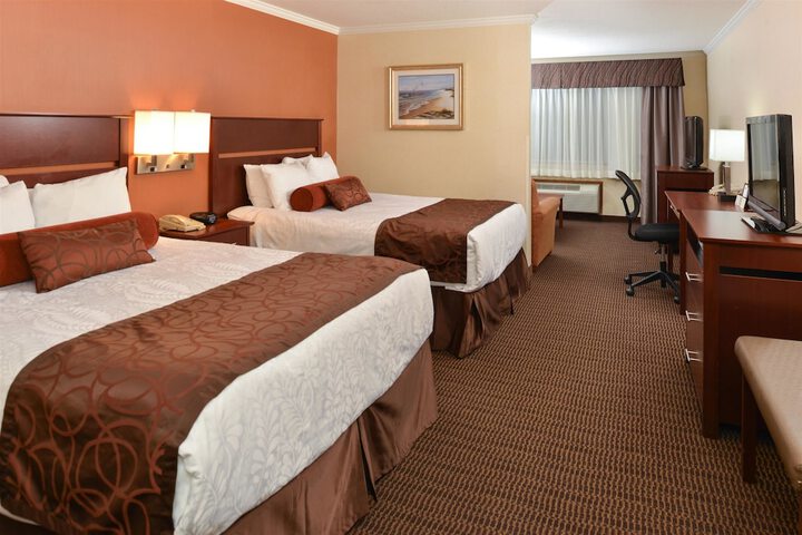 Best Western Plus Landmark Inn
