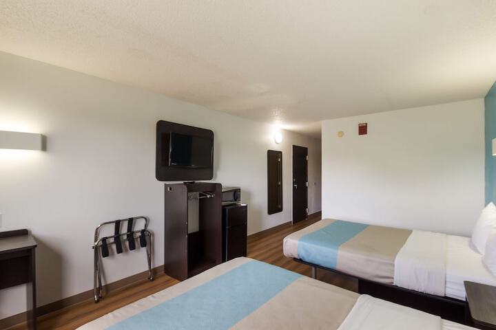 Motel 6 Rothschild WI