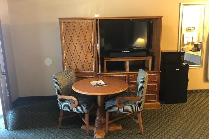 Riverton Inn & Suites