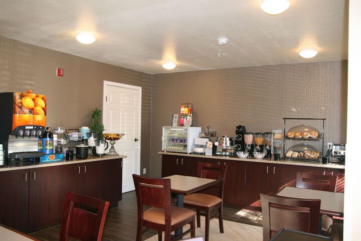 Breakfast/Coffee Service 43 of 48
