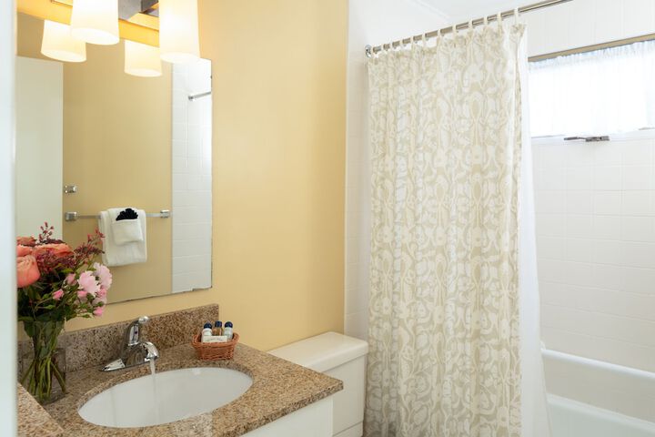 Dockside Guest Quarters & Restaurant
