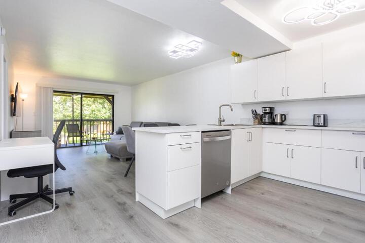 Bass & Sun Condominium 2 / 2 Bedroom